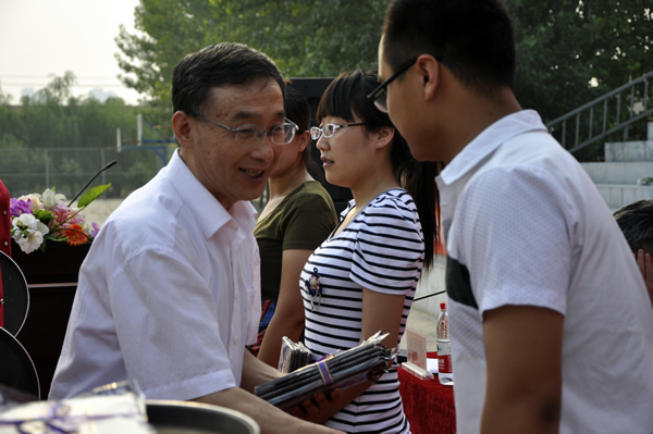 best365体育官网登录入口举行2012届毕业典礼