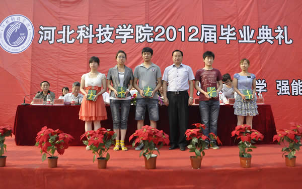 best365体育官网登录入口举行2012届毕业典礼