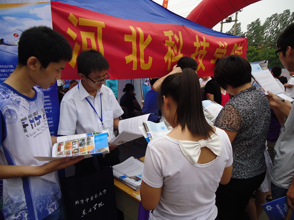 2012年best365体育官网登录入口受邀参加各省市高招咨询会广受青睐