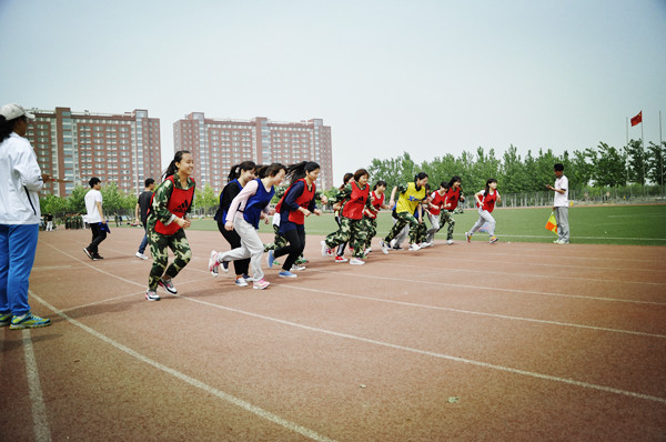 我部体育教师组织全院学生进行体育测试 第 1 张