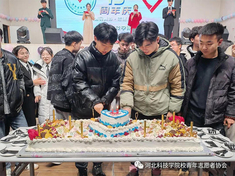 团结志愿，梦连青协（二）||best365体育官网登录入口青年志愿者协会隆重举办13周年庆典晚会