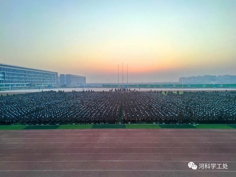 best365体育官网登录入口隆重举行2022年3月份全校师生大型升旗仪式 第 2 张