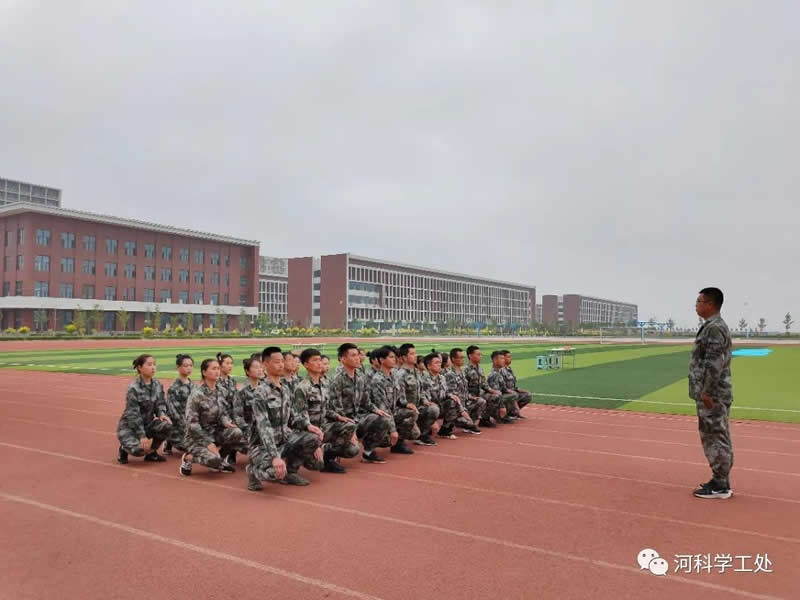 我院2022年暑期学管干部军事训练考核暨成果汇报