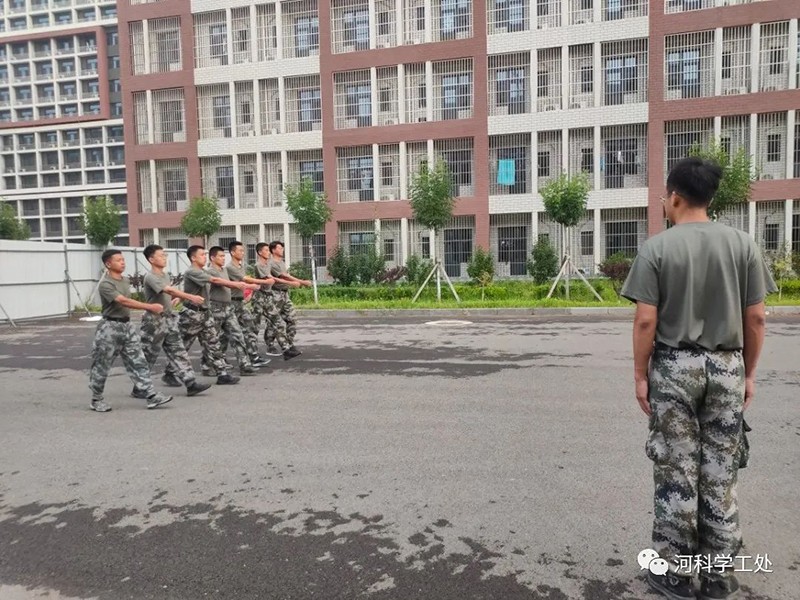 我院2022年开展暑期学管干部培训第五天——军事训练考核暨成果汇报 第 1 张