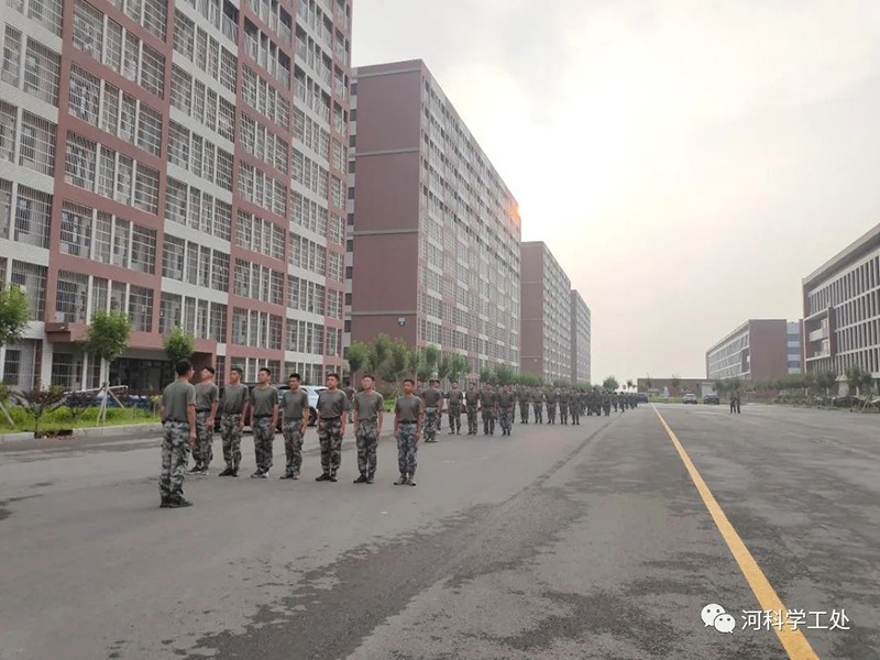我院2022年开展暑期学管干部培训第五天——军事训练考核暨成果汇报 第 2 张