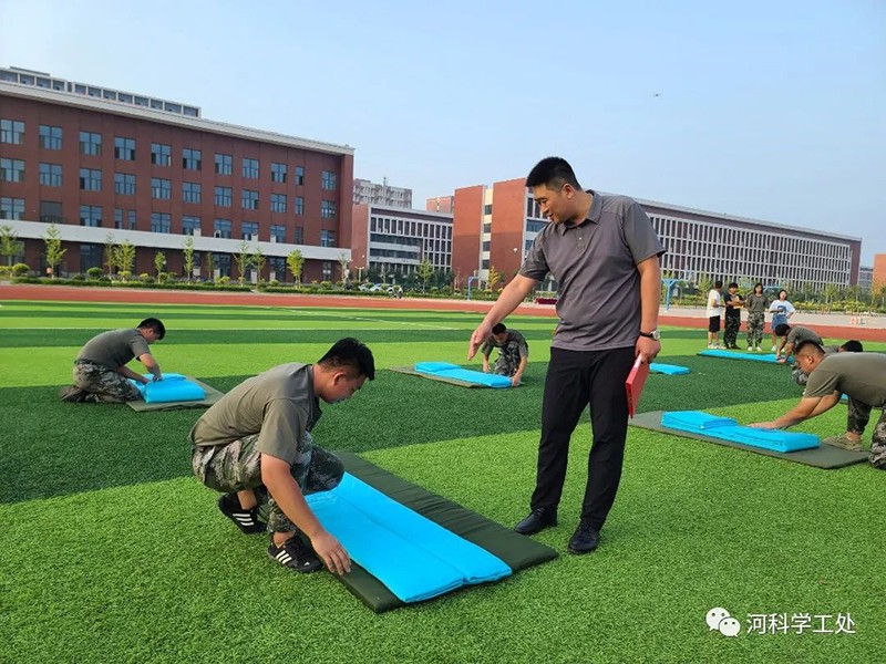 我院2022年开展暑期学管干部培训第五天——军事训练考核暨成果汇报 第 17 张