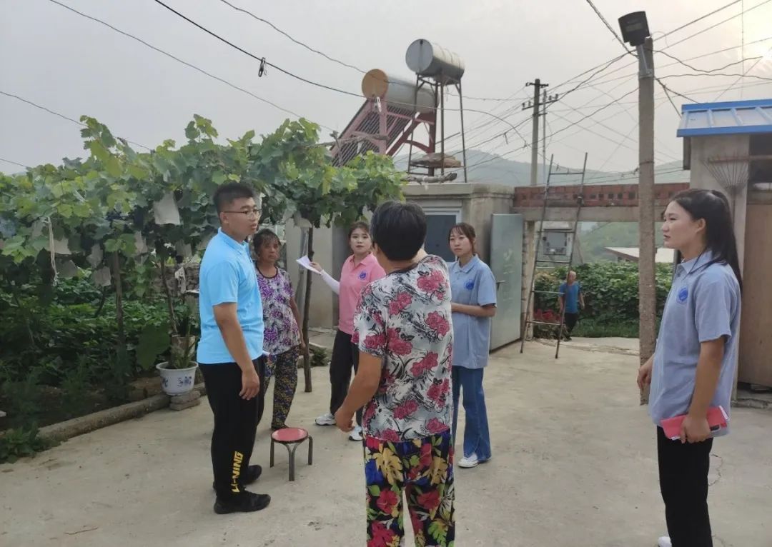 best365体育官网登录入口暑假“三下乡”开展“推普助力乡村振兴”暑期社会实践活动 第 4 张