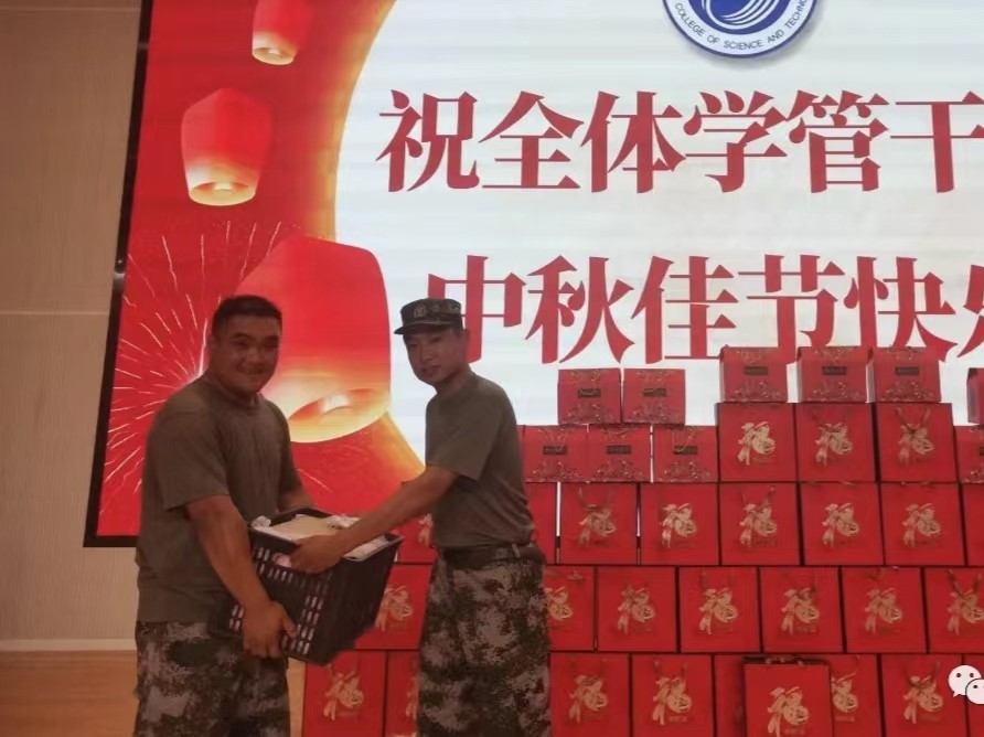 best365体育官网登录入口学工处领导“双节”前夕慰问全体学管干部以及军训教官 第 24 张