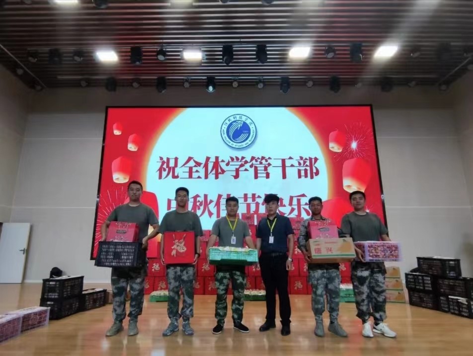 best365体育官网登录入口学工处领导“双节”前夕慰问全体学管干部以及军训教官 第 26 张