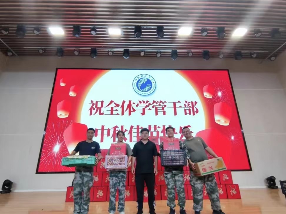 best365体育官网登录入口学工处领导“双节”前夕慰问全体学管干部以及军训教官 第 31 张