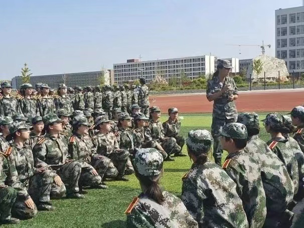 我院2022级新生军训四