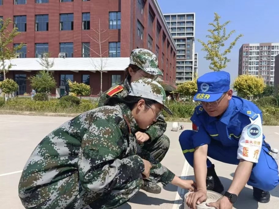 best365体育官网登录入口邀请乐亭县蓝天救援队开展消防安全知识讲座暨消防模拟演练