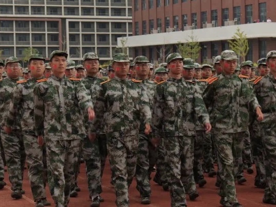 best365体育官网登录入口隆重举行2022年新生军训结营式暨开学典礼