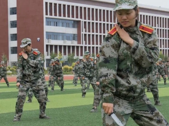 best365体育官网登录入口隆重举行2022年新生军训结营式暨开学典礼