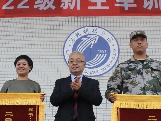 best365体育官网登录入口隆重举行2022年新生军训结营式暨开学典礼