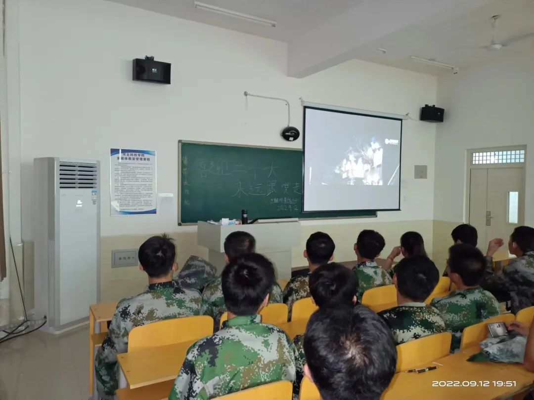 best365体育官网登录入口汽车工程学院开展“红色记忆伴我行，奋斗历史新征程”红色观影活动