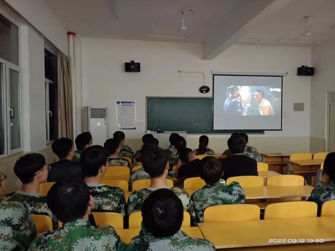best365体育官网登录入口汽车工程学院开展“红色记忆伴我行，奋斗历史新征程”红色观影活动