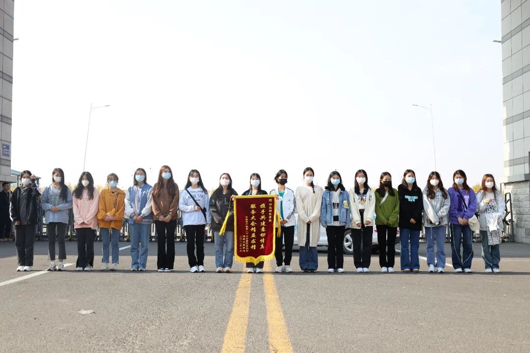 我院20名二十大礼仪志愿者胜利归来 第 10 张