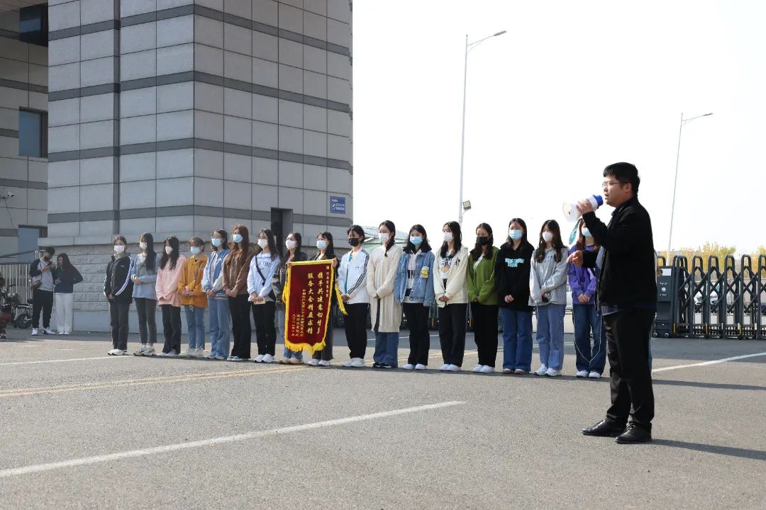 我院20名二十大礼仪志愿者胜利归来 第 9 张