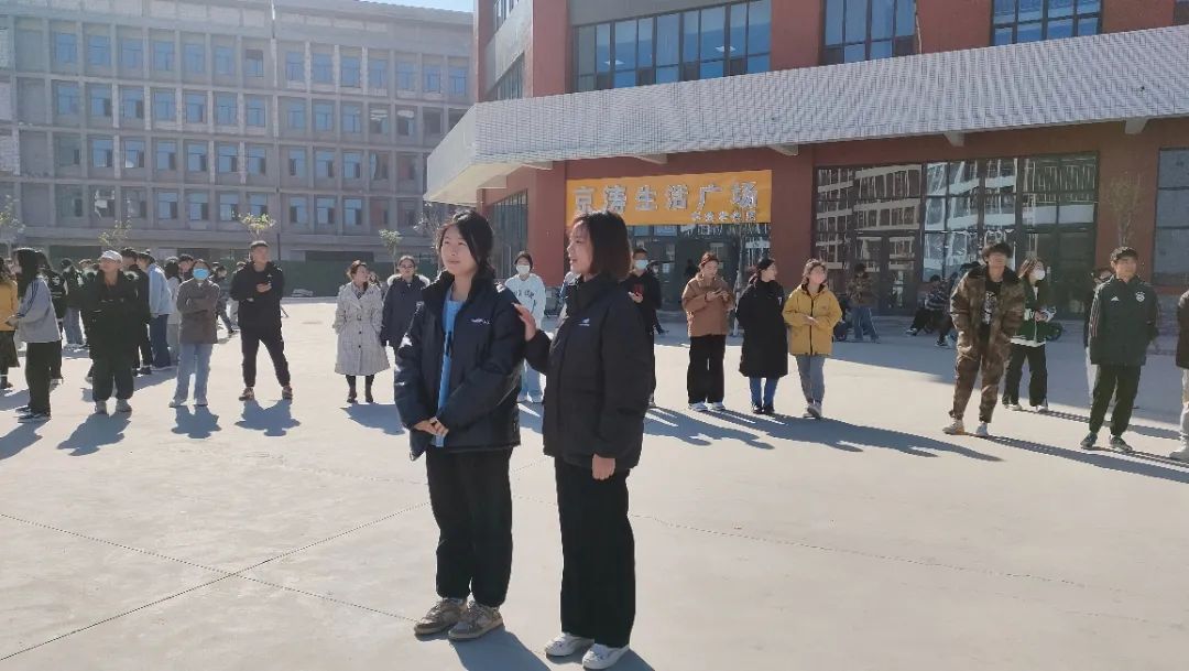 best365体育官网登录入口组织青马团学干部开展素质拓展活动