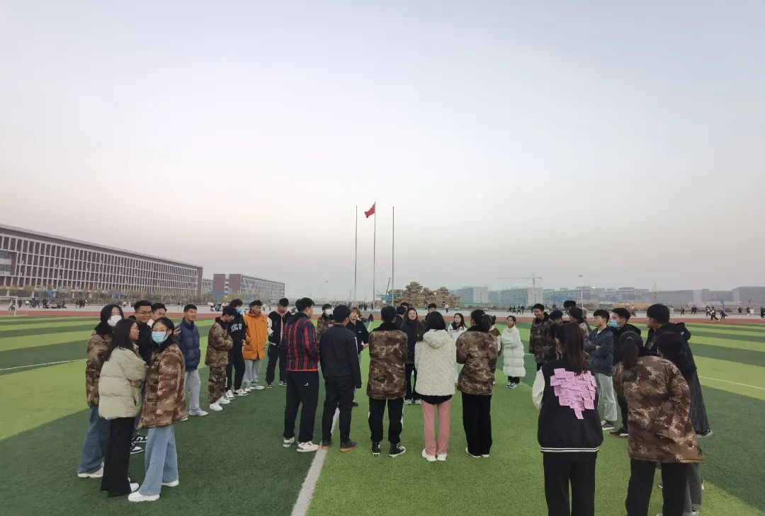 best365体育官网登录入口组织青马团学干部开展素质拓展活动