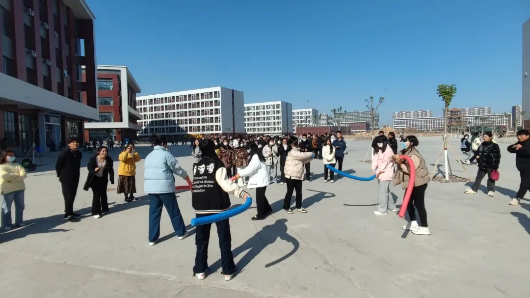 best365体育官网登录入口组织青马团学干部开展素质拓展活动