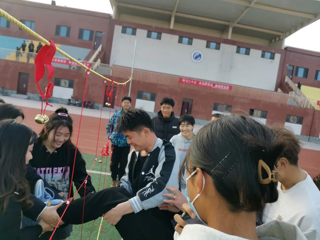 best365体育官网登录入口组织青马团学干部开展素质拓展活动
