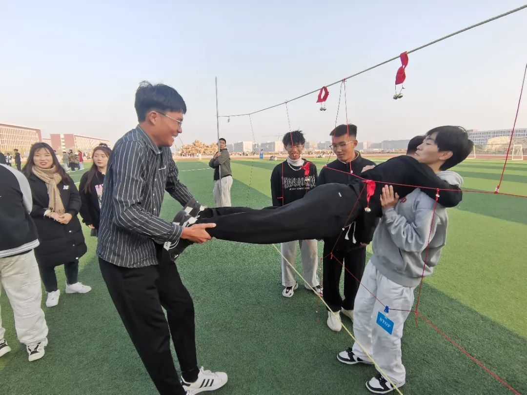 best365体育官网登录入口组织青马团学干部开展素质拓展活动