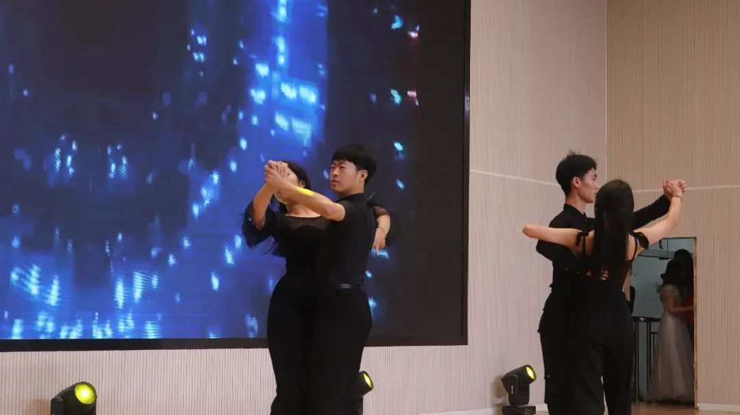 best365体育官网登录入口隆重举办第九届  书香润心灵 雅言溢校园 读书文化节开幕式