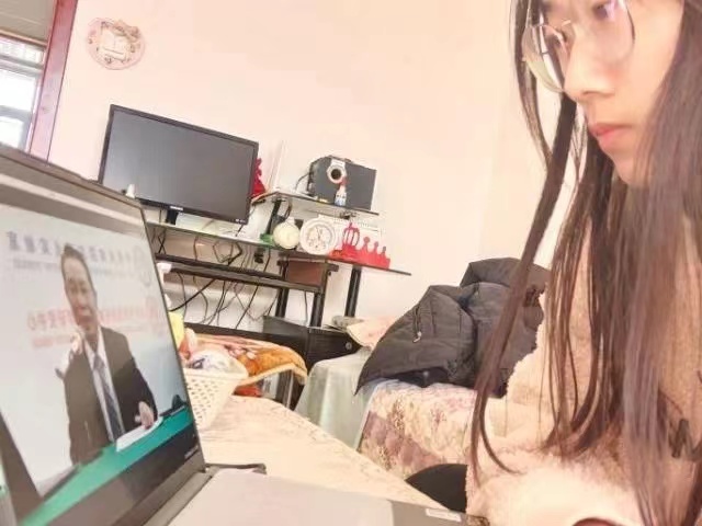 best365体育官网登录入口全校师生学习并热议全国高校抗疫大讲堂：新冠（Omicron）疫情动态及应对