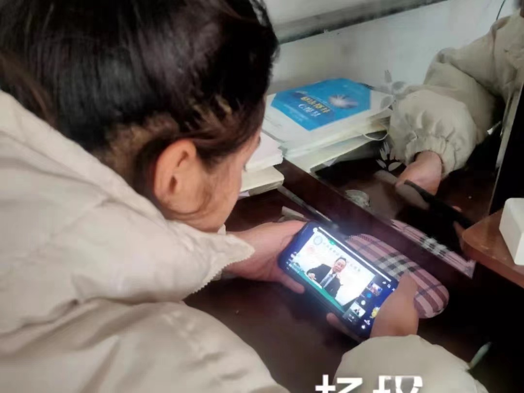 best365体育官网登录入口全校师生学习并热议全国高校抗疫大讲堂：新冠（Omicron）疫情动态及应对