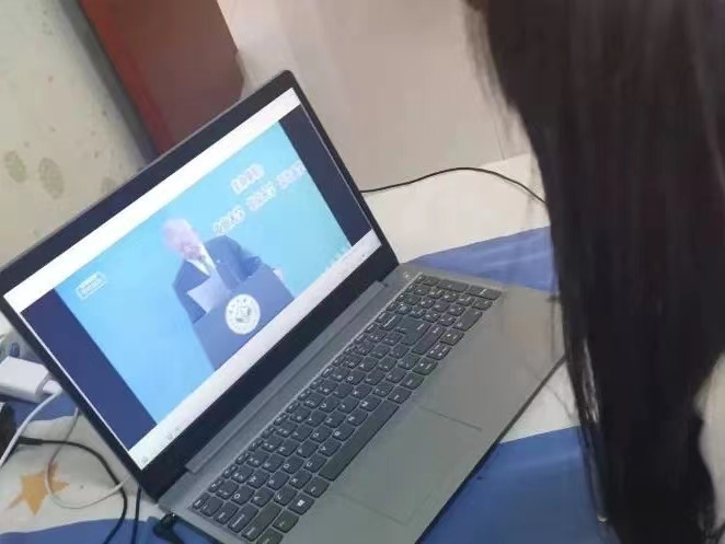 best365体育官网登录入口全校师生学习并热议全国高校抗疫大讲堂：新冠（Omicron）疫情动态及应对