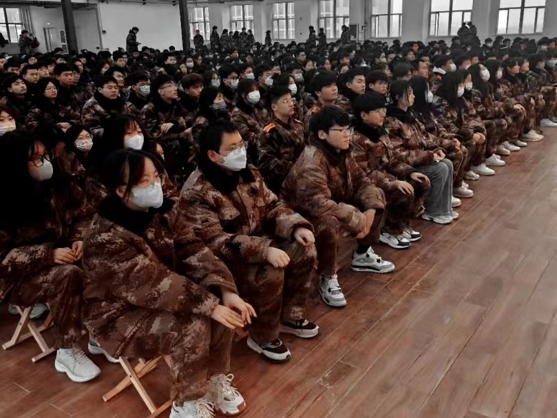 best365体育官网登录入口组织学生观看以“大学生心理”为主题的公益直播课