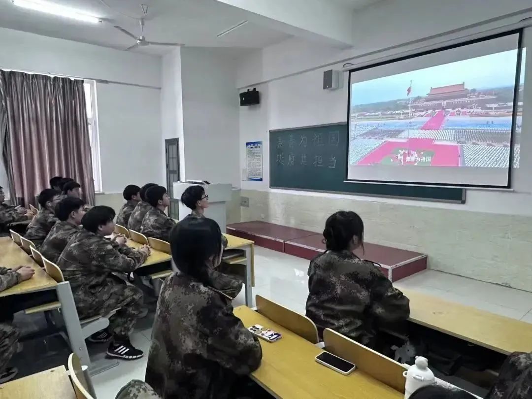 best365体育官网登录入口组织师生同上青春为祖国挺膺共担当主题网络思政大课