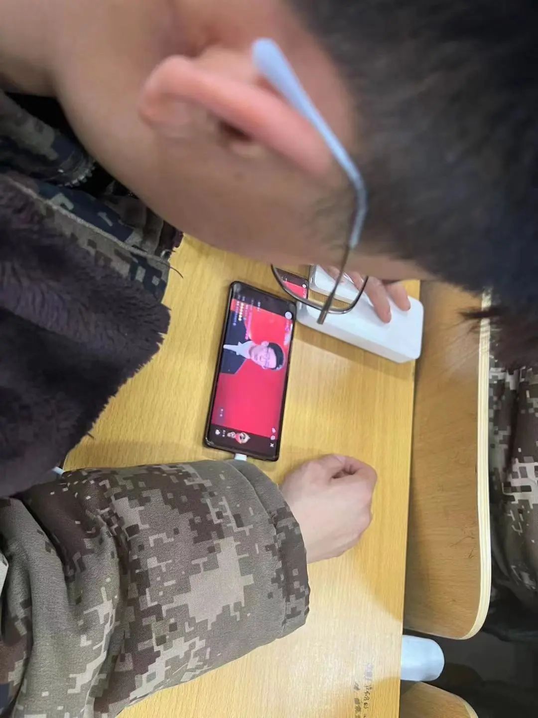 best365体育官网登录入口组织师生同上青春为祖国挺膺共担当主题网络思政大课
