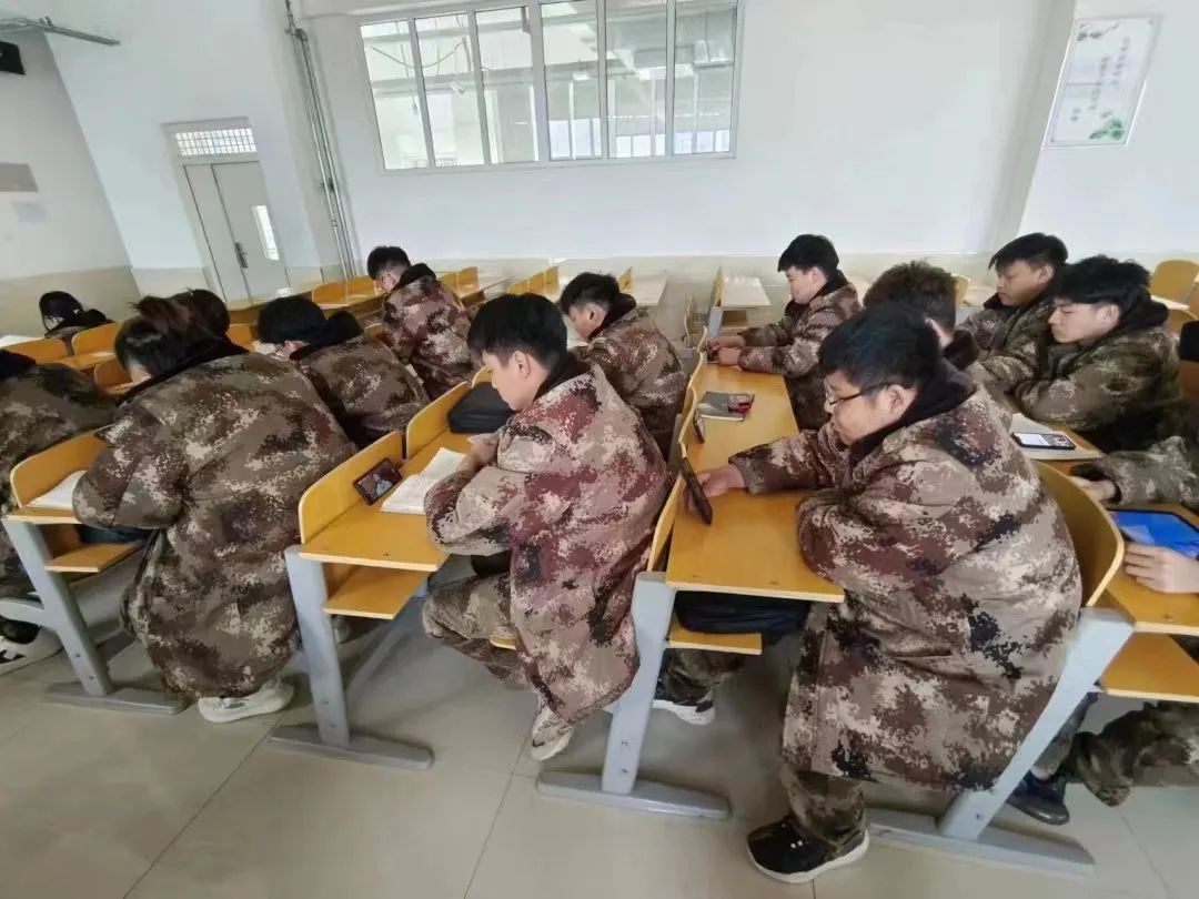 best365体育官网登录入口组织师生同上青春为祖国挺膺共担当主题网络思政大课