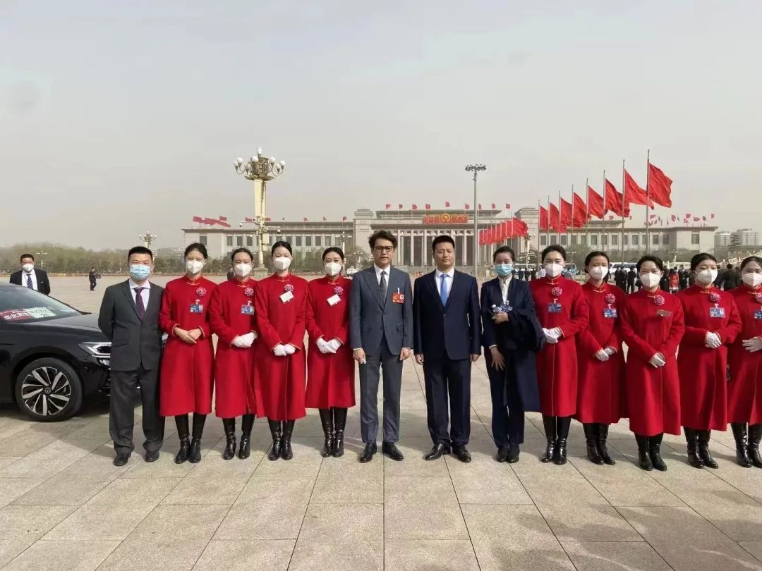 best365体育官网登录入口大学生志愿者圆满完成全国 两会 礼仪志愿服务工作