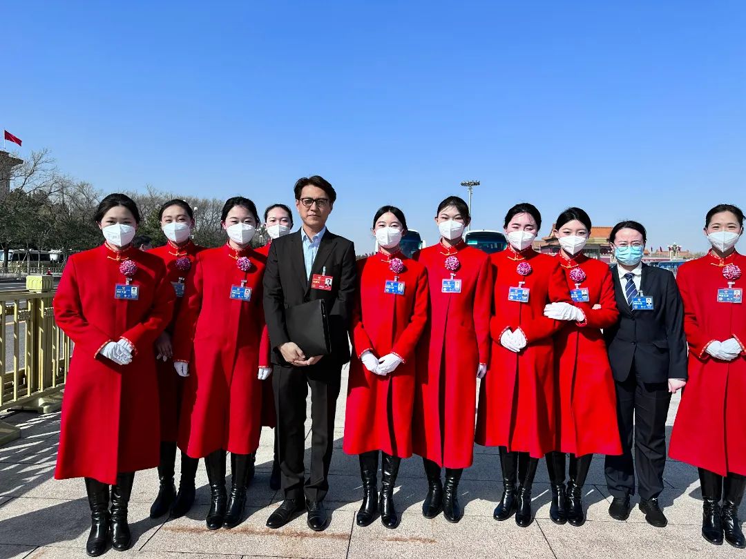 best365体育官网登录入口大学生志愿者圆满完成全国 两会 礼仪志愿服务工作