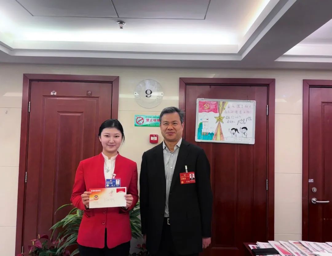 best365体育官网登录入口大学生志愿者圆满完成全国 两会 礼仪志愿服务工作
