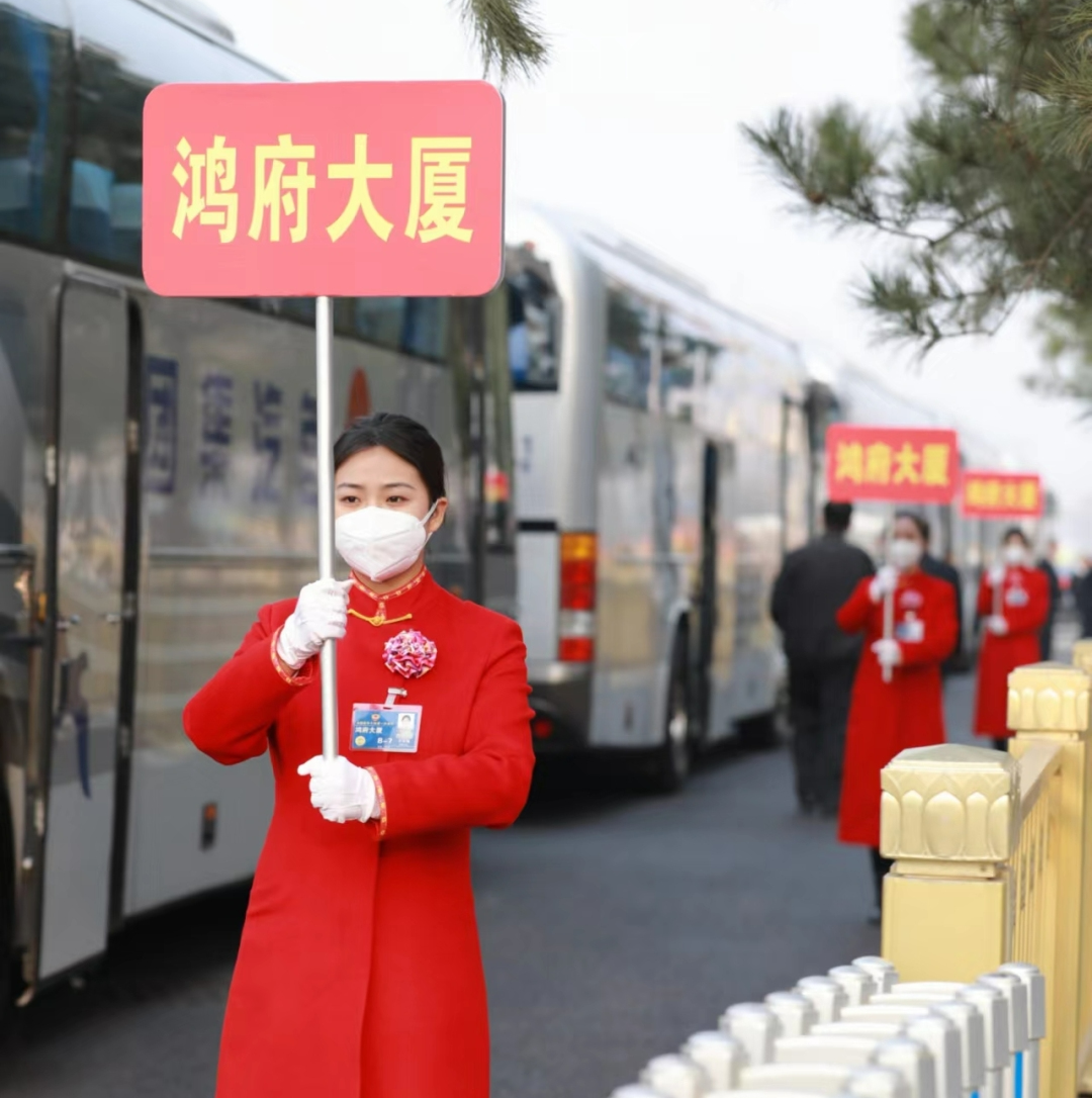 best365体育官网登录入口大学生志愿者圆满完成全国 两会 礼仪志愿服务工作