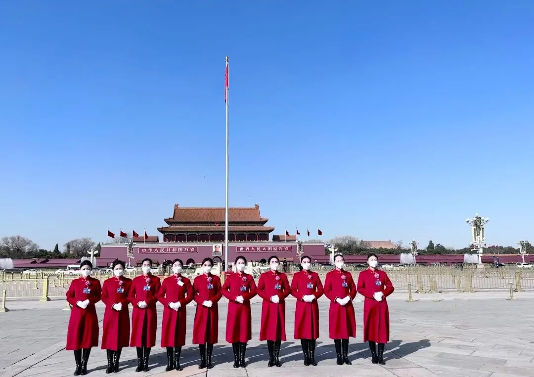best365体育官网登录入口大学生志愿者圆满完成全国 两会 礼仪志愿服务工作