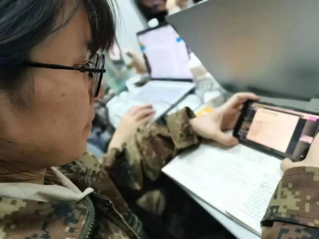 best365体育官网登录入口组织学生观看以“大学生心理”为主题的公益直播课