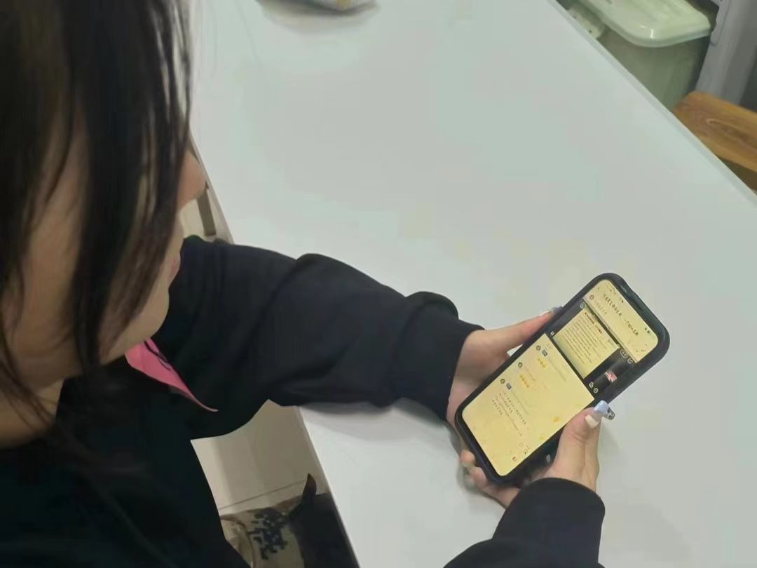 best365体育官网登录入口组织学生观看以“大学生心理”为主题的公益直播课