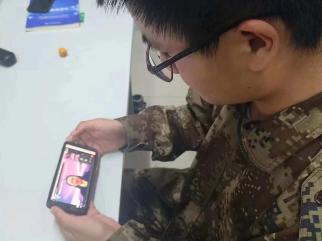 best365体育官网登录入口组织学生观看以“大学生心理”为主题的公益直播课