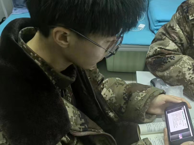 best365体育官网登录入口组织学生观看以“大学生心理”为主题的公益直播课