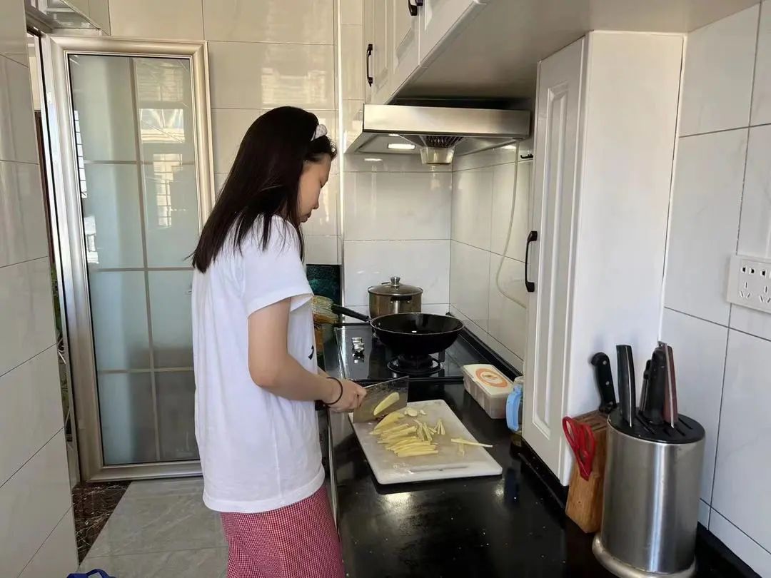 best365体育官网登录入口护理与健康学院举行以感恩于心，感恩于行活动