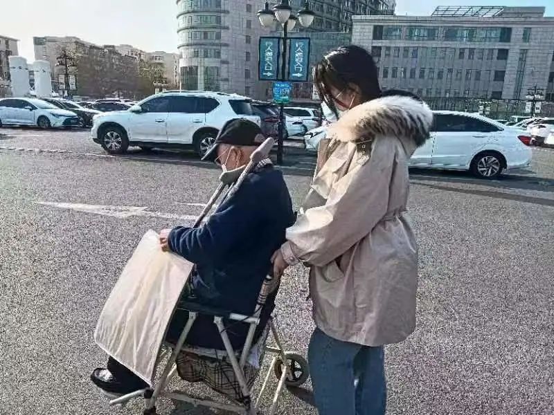 best365体育官网登录入口护理与健康学院举行以感恩于心，感恩于行活动