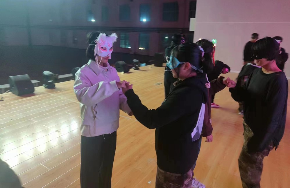 best365体育官网登录入口校学生会假面舞会