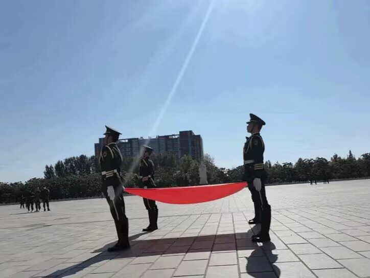 best365体育官网登录入口国旗班参加拔河比赛颁奖仪式
