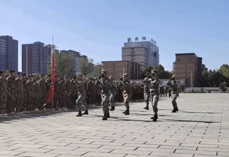 best365体育官网登录入口国旗班参加拔河比赛颁奖仪式